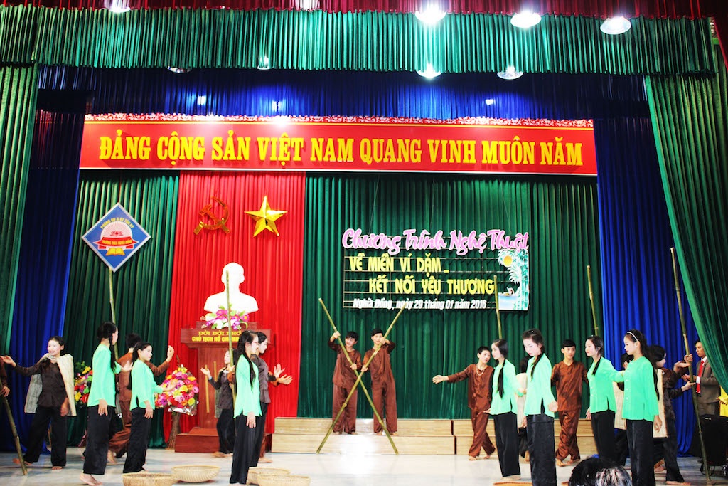 Học sinh thi hát Ví, Giặm - 2
