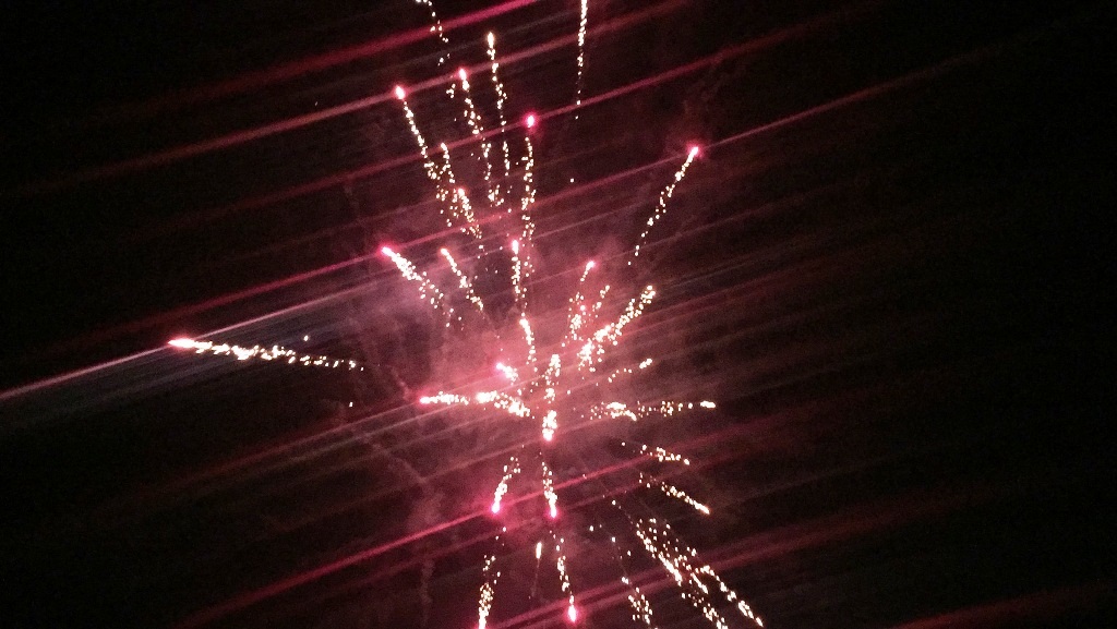 Bất chấp lệnh cấm, pháo vẫn nổ râm ran - 4