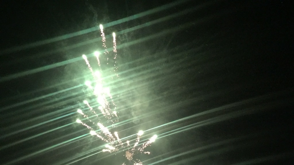 Bất chấp lệnh cấm, pháo vẫn nổ râm ran - 6