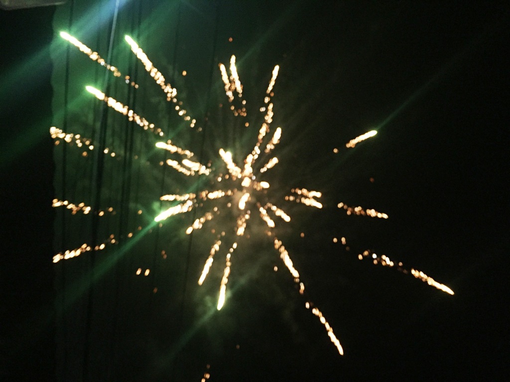 Bất chấp lệnh cấm, pháo vẫn nổ râm ran - 12