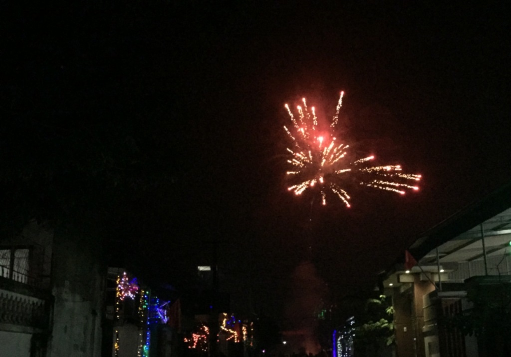 Bất chấp lệnh cấm, pháo vẫn nổ râm ran - 10