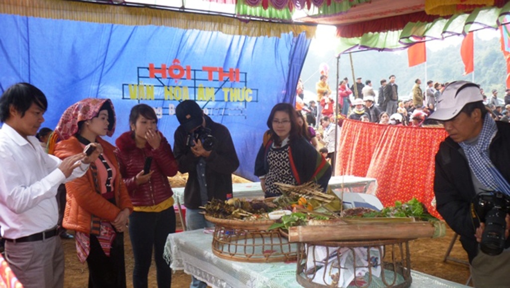 Các lễ hội của đồng bào dân tộc Thái đều tổ chức thi các món ăn (Ảnh: Nguyễn Duy)