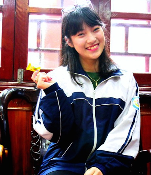 Khánh Vy rất hài hước, vui vẻ với cách nói 7 thứ tiếng của mình.