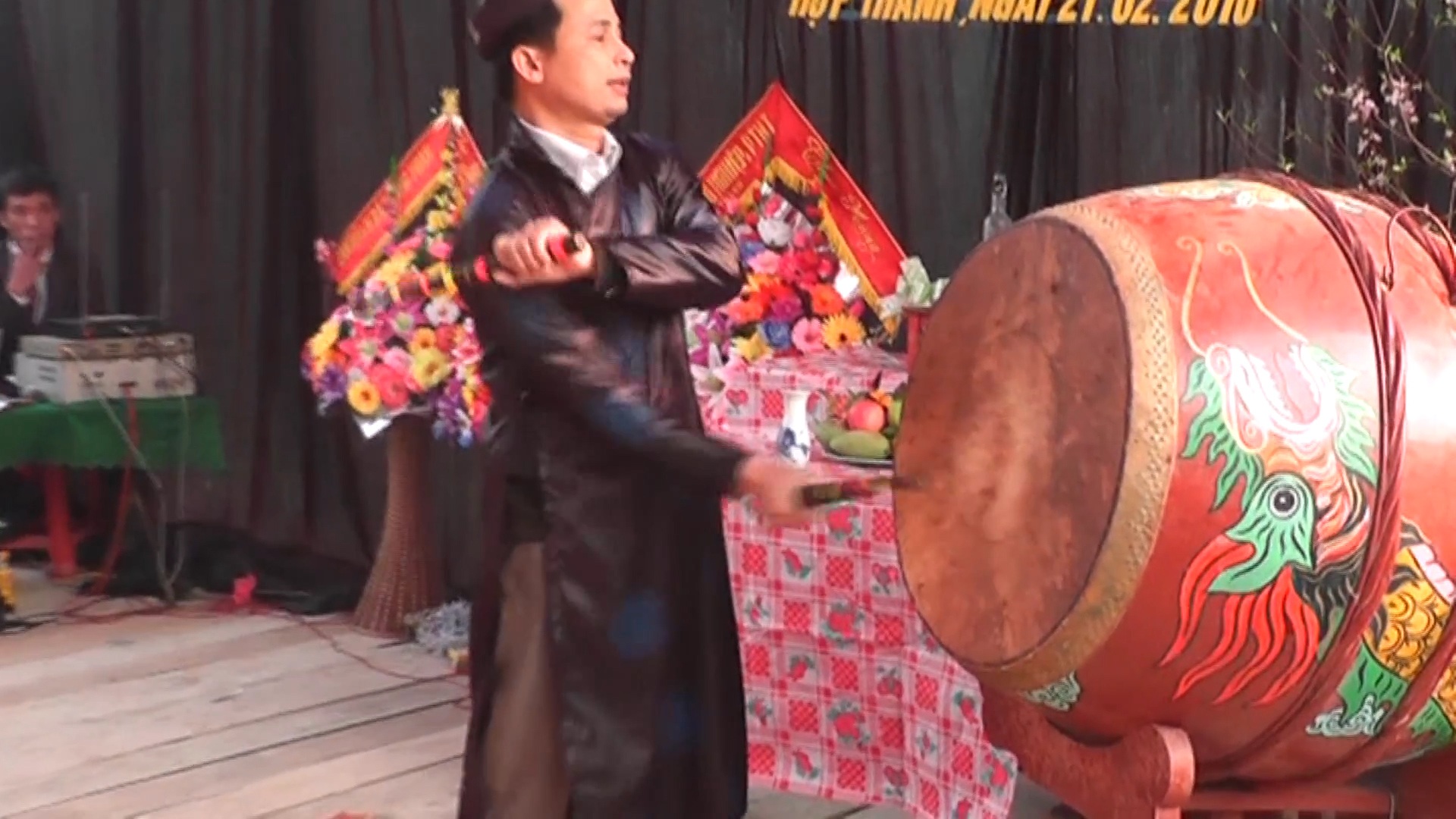 Nét đẹp hội thi đánh trống tế đầu Xuân - 1 Nét đẹp hội thi đánh trống tế đầu Xuân - 1