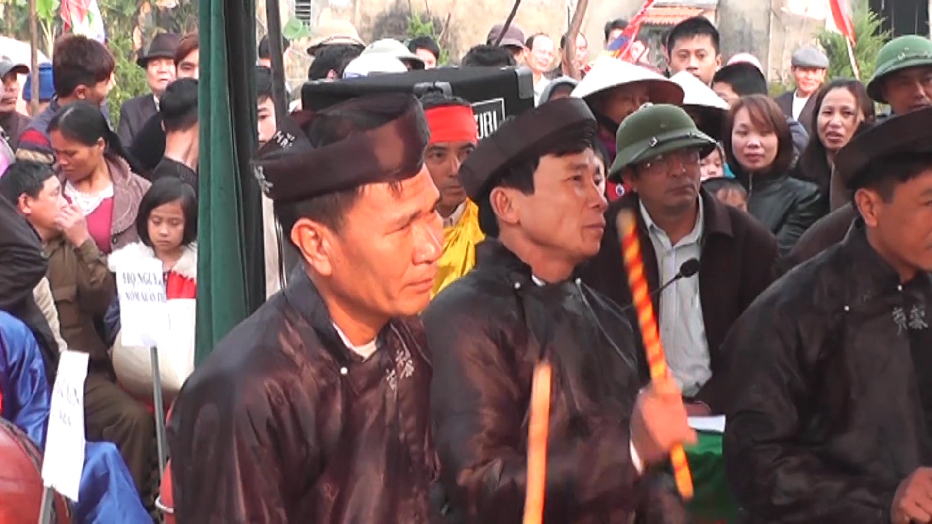 Nét đẹp hội thi đánh trống tế đầu Xuân - 3 Nét đẹp hội thi đánh trống tế đầu Xuân - 3