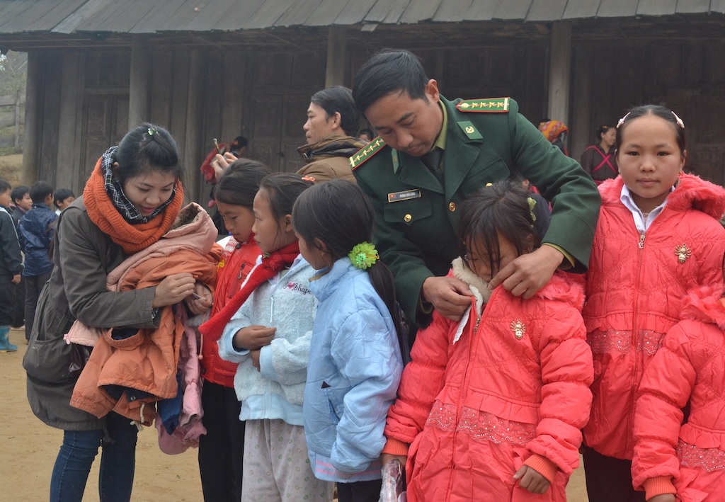 Bộ đội biên phòng trong lòng dân ở biên giới Việt - Lào - 12