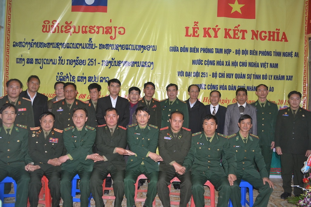 Biên phòng Tam Hợp, đóng chân trên địa bàn xã biên giới Tam Hợp (Nghệ An) ký kết với Đại đội 251 - Bộ chỉ huy quân sự tỉnh Bolykhamxay (Lào).