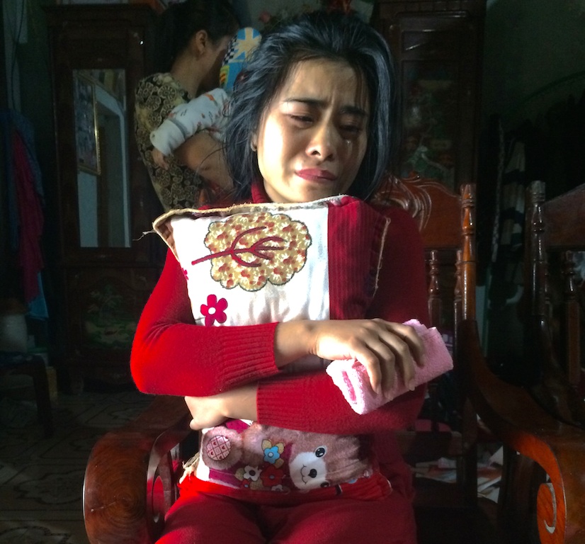 Ký ức kinh hoàng của người mẹ bé gái bị thiêu cùng kẻ điên tình trong nhà nghỉ - 1 Chị Thành xót xa kể lại chuyện con gái bị người đàn ông nhẫn tâm nhốt trong phòng tự thiêu khiến con mình chết theo.