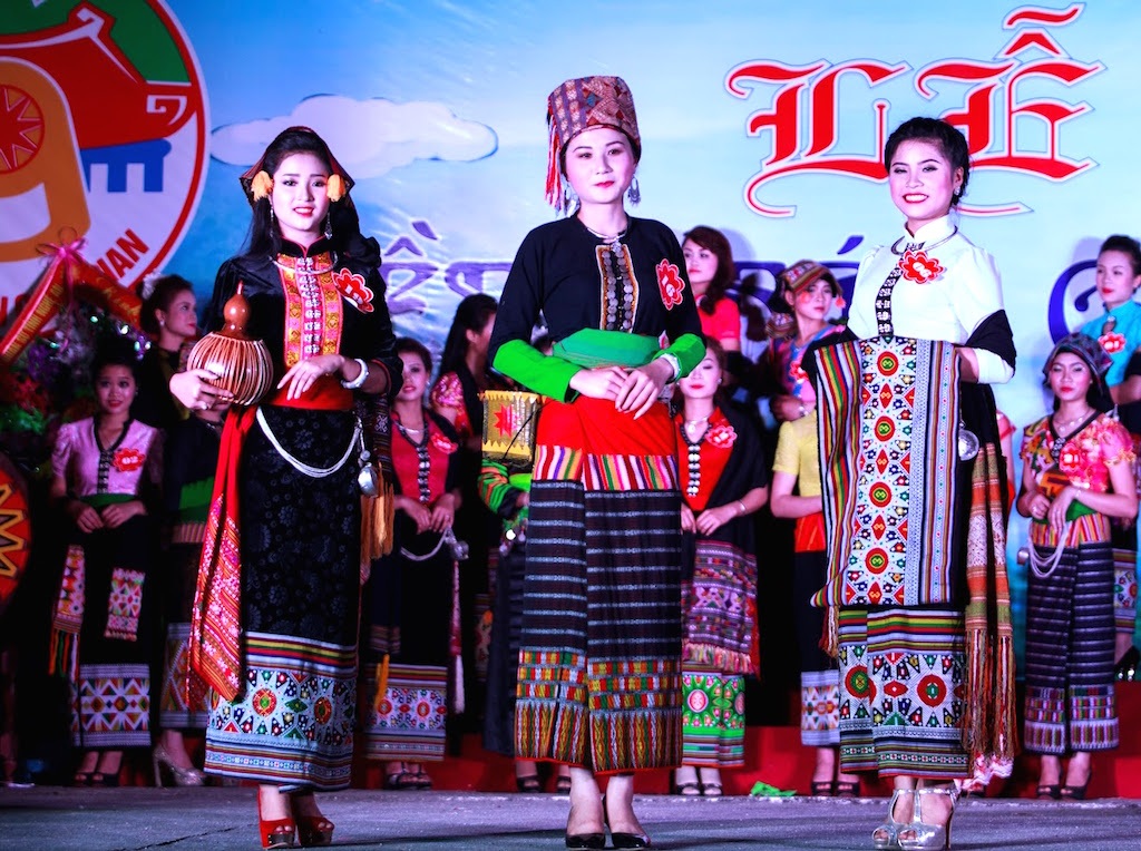 Nữ sinh lớp 9 đăng quang cuộc thi người đẹp Đền Chín Gian - 28 Nữ sinh lớp 9 đăng quang cuộc thi người đẹp Đền Chín Gian - 28