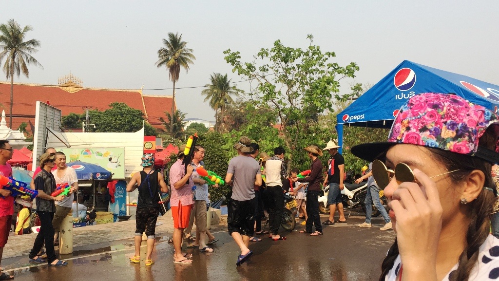 Đắm say cùng Lễ hội té nước ở "đất nước triệu Voi" - 37 Đắm say cùng Lễ hội té nước ở "đất nước triệu Voi" - 37