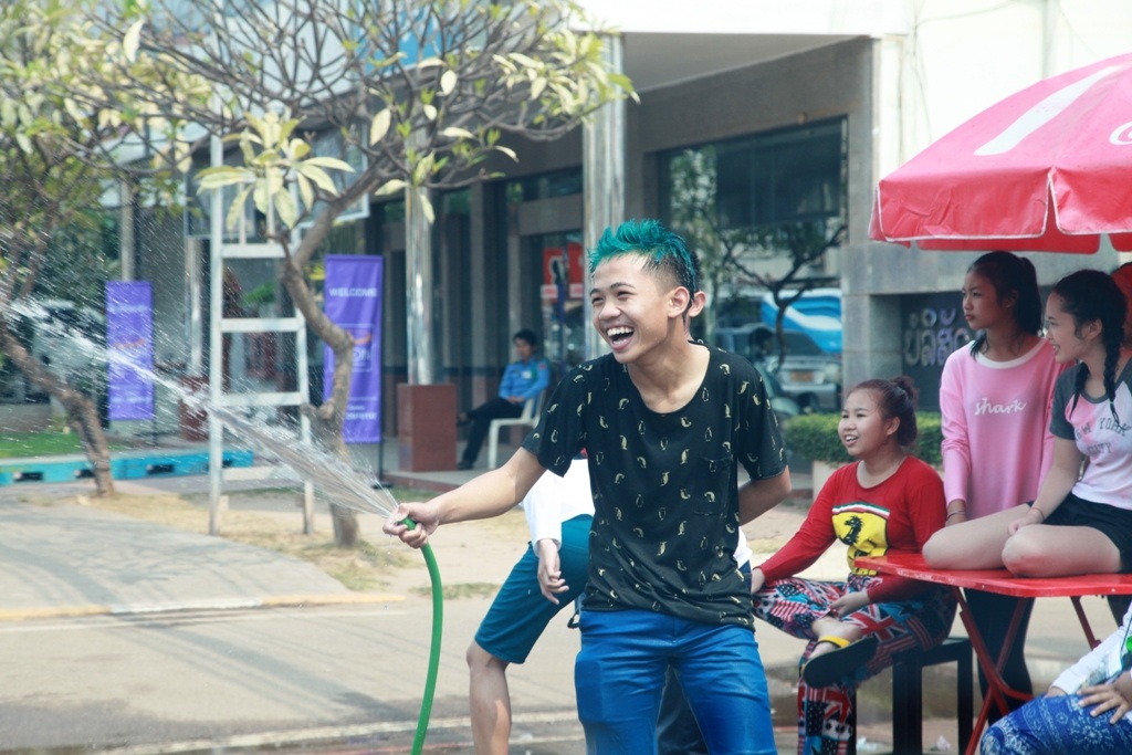 Đắm say cùng Lễ hội té nước ở "đất nước triệu Voi" - 17 Đắm say cùng Lễ hội té nước ở "đất nước triệu Voi" - 17