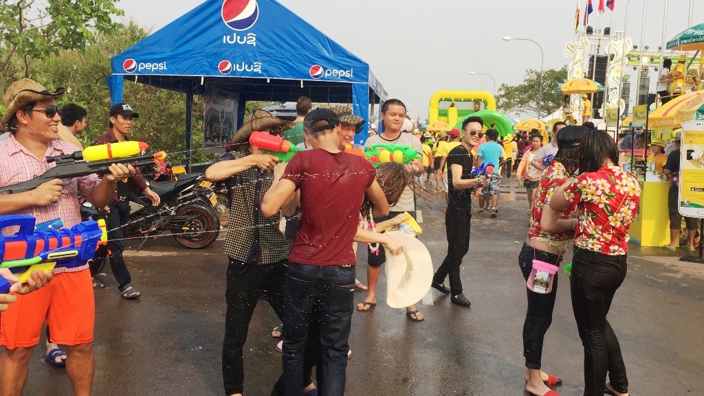 Đắm say cùng Lễ hội té nước ở "đất nước triệu Voi" - 41 Đắm say cùng Lễ hội té nước ở "đất nước triệu Voi" - 41