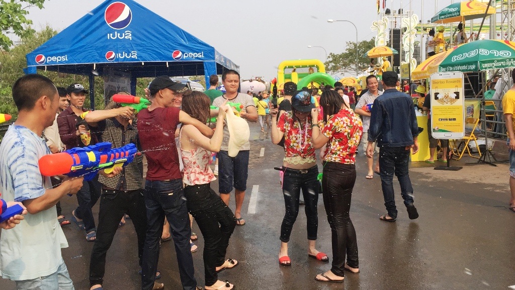 Đắm say cùng Lễ hội té nước ở "đất nước triệu Voi" - 40 Đắm say cùng Lễ hội té nước ở "đất nước triệu Voi" - 40