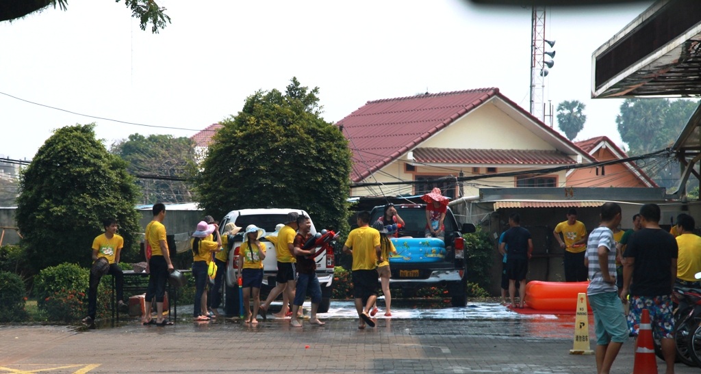 Đắm say cùng Lễ hội té nước ở "đất nước triệu Voi" - 12 Đắm say cùng Lễ hội té nước ở "đất nước triệu Voi" - 12