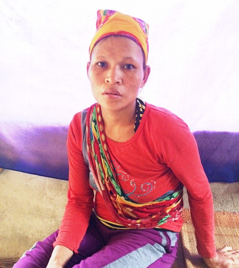 
Chị Lìn Thị Nguyên - mẹ kế cháu Phiu - hoang mang lo lắng khi cháu bị mất tích.
