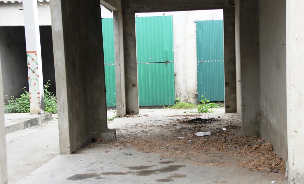 Nghệ An: “Kỳ lạ” ... chợ xây cho các hộ bán phở - 2