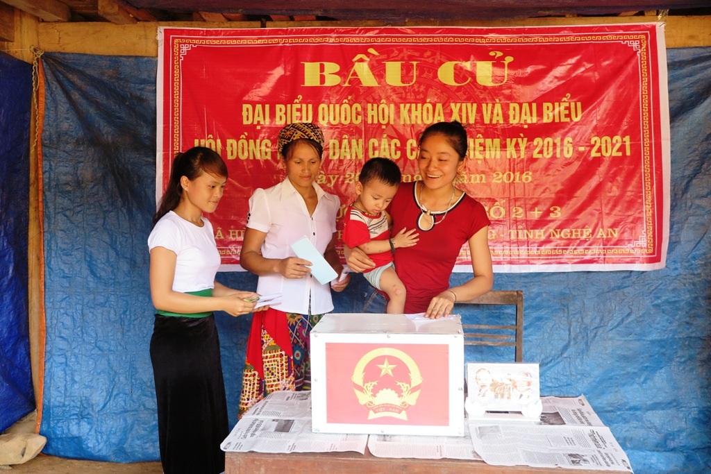 Chuyện bầu cử ở lòng hồ thủy điện Bản Vẽ - 7