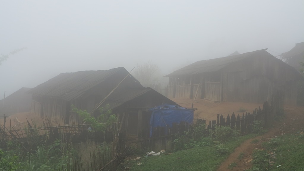 Gian nan gieo chữ trên đỉnh Pà Khốm - 5