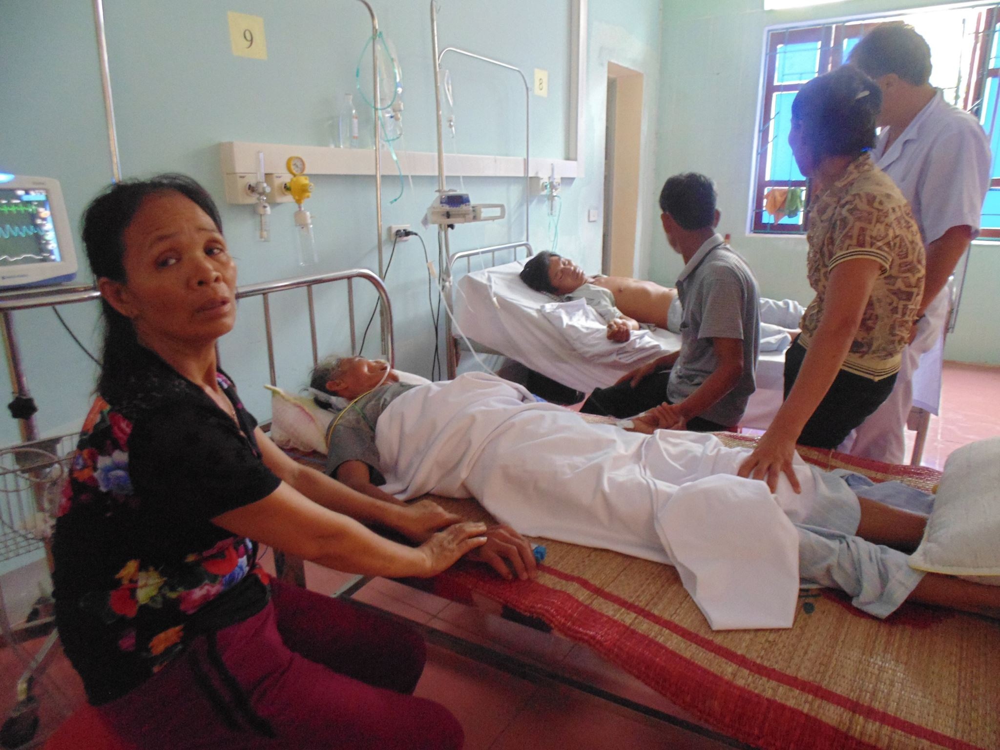 Cả gia đình nhập viện sau khi ăn “rau lạ” - 4 Nghi ngộ độc ăn rau lạ cả nhà nhập viện, hiện cả 3 người vẫn đang được theo dõi tại BVĐK khu vực Tây Nam.