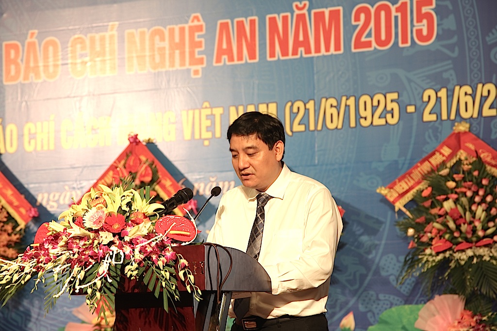 Phóng viên báo điện tử Dân trí đạt giải Báo chí Nghệ An - 2 Bí thư Tỉnh ủy Nghệ An ông Nguyễn Đắc Vinh phát biểu tại buổi lễ long trọng.