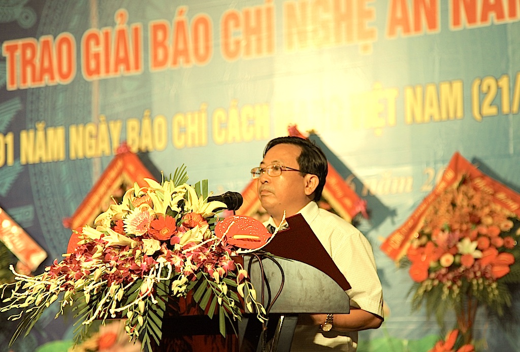 Phóng viên báo điện tử Dân trí đạt giải Báo chí Nghệ An - 1 Ông Trần Duy Ngoãn - Chủ tịch Hội nhà báo Nghệ An đã ôn lại chặng đường hào hùng của báo chí Việt Nam nói chung và báo chí Nghệ An nói riêng.