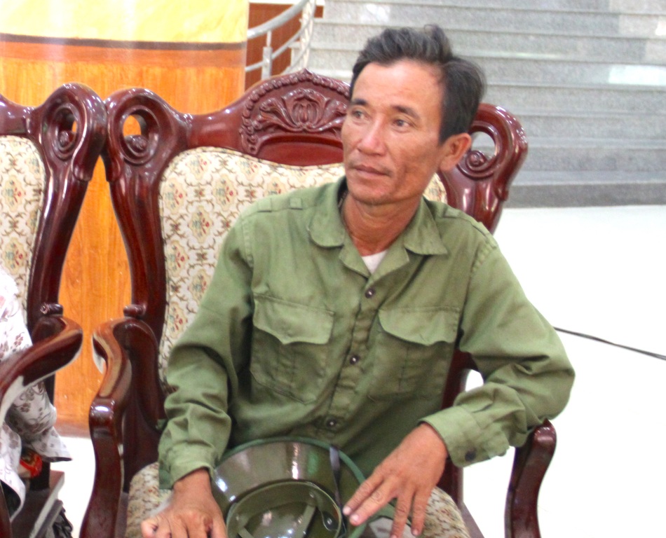 Phối hợp cùng ngư dân, mở rộng phạm vi tìm kiếm phi công Khải - 1
Ngư dân Phạm Văn Lệ - người cùng với các ngư dân khác trên tàu phát hiện phi công Cường và giải cứu an toàn phi công này vào sáng sớm 15/6.