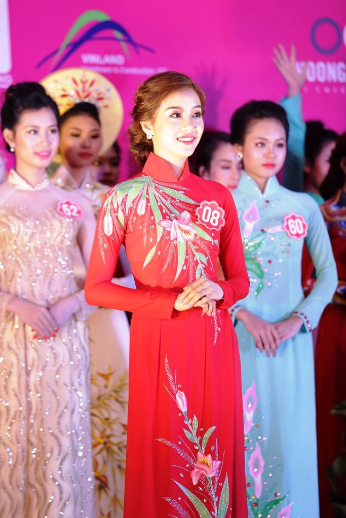 Người đẹp phố biển khoe nhan sắc rạng ngời - 1