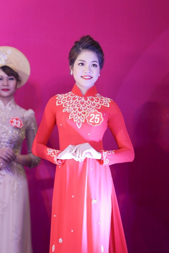 Người đẹp phố biển khoe nhan sắc rạng ngời - 4