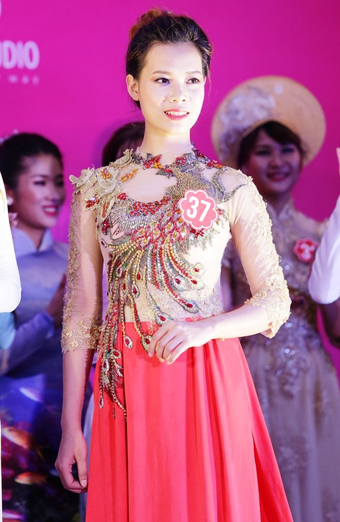 Người đẹp phố biển khoe nhan sắc rạng ngời - 7