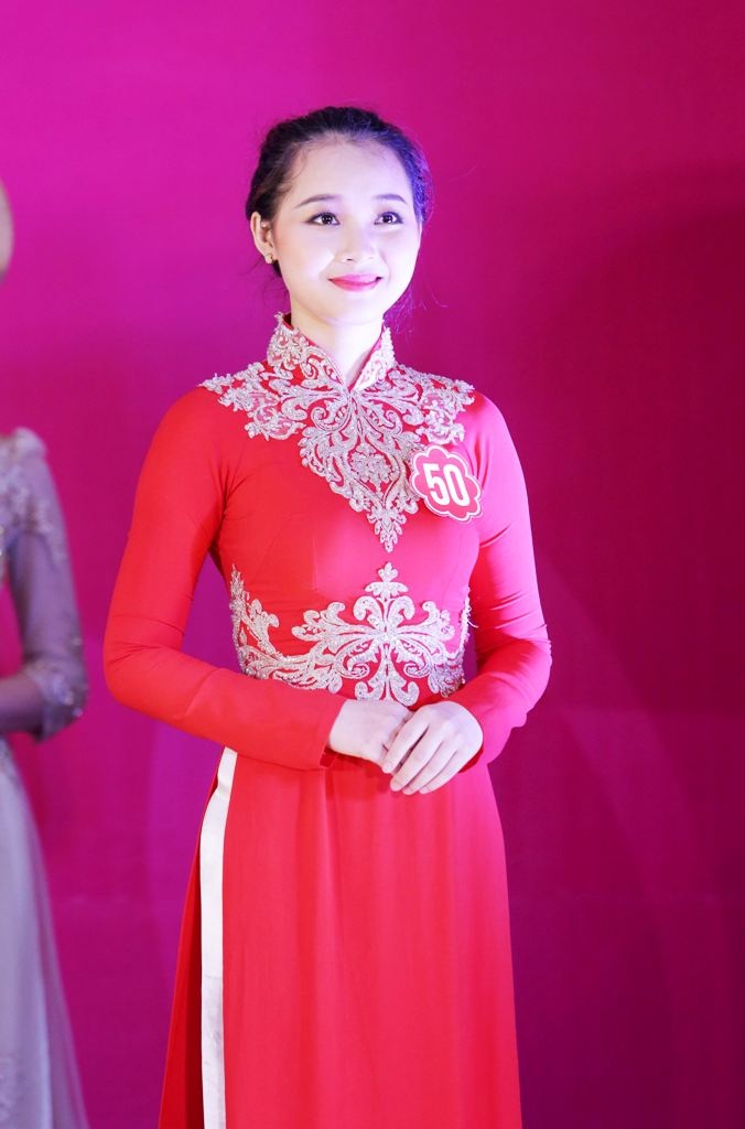 Người đẹp phố biển khoe nhan sắc rạng ngời - 9