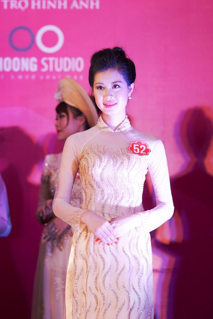 Người đẹp phố biển khoe nhan sắc rạng ngời - 10