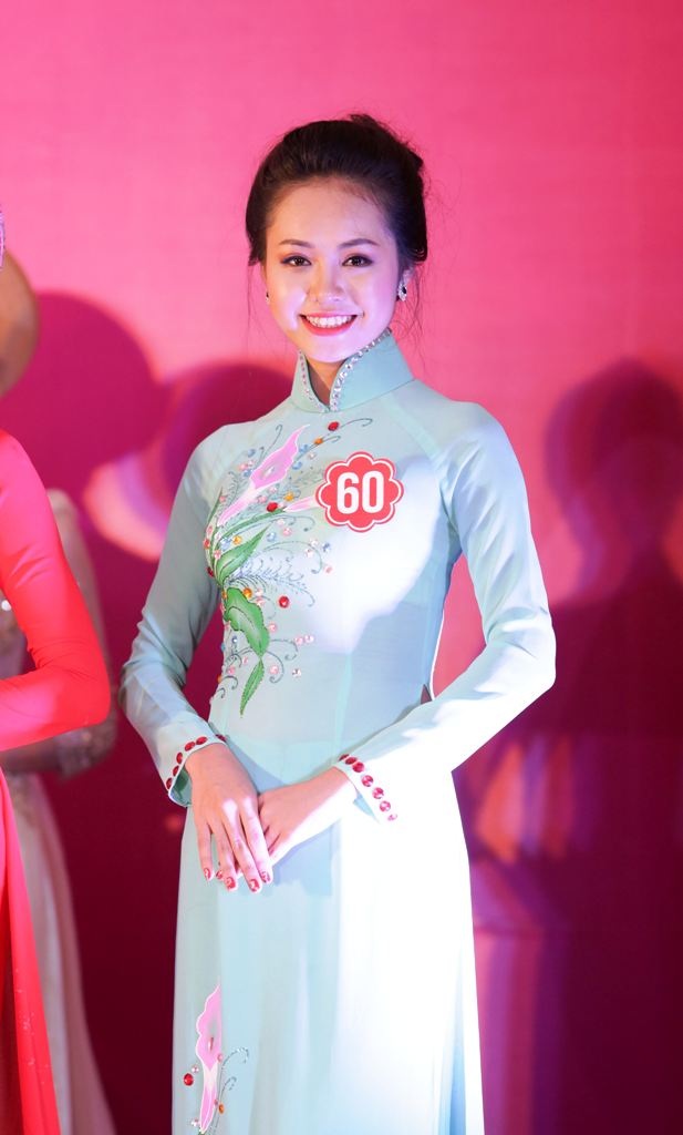 Người đẹp phố biển khoe nhan sắc rạng ngời - 11