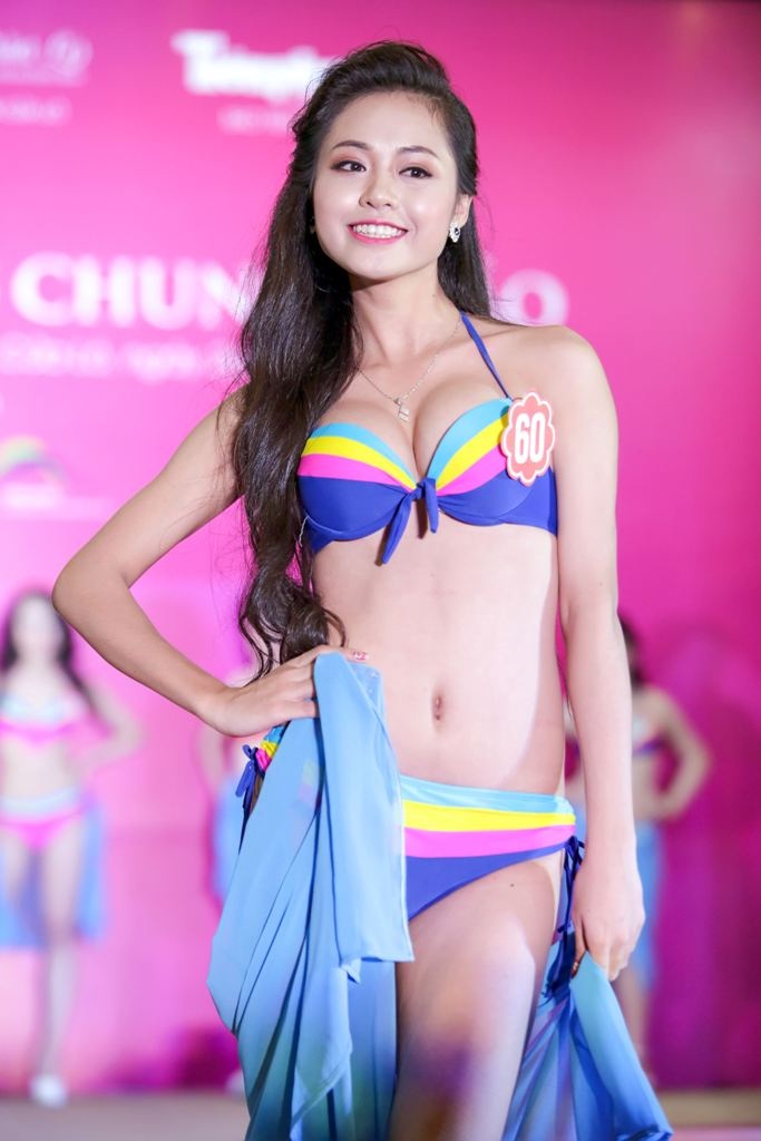 Người đẹp phố biển khoe nhan sắc rạng ngời - 16