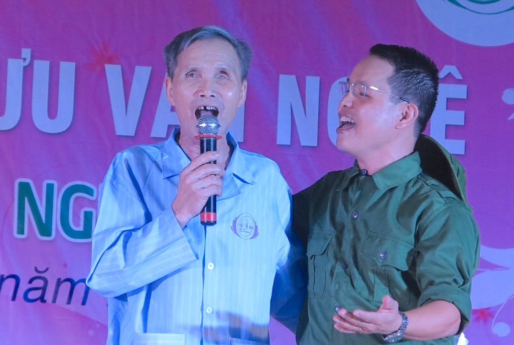 Những tiết mục đặc sắc do chính các bệnh nhân, người nhà bệnh nhân đang điều trị tại bệnh viện biểu diễn.