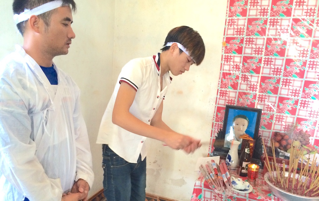 3 chị em đuối nước: “Con tôi đã chuẩn bị sách vở cho ngày tựu trường” - 4 Anh Lập không tin con gái anh đã ra đi mãi mãi.