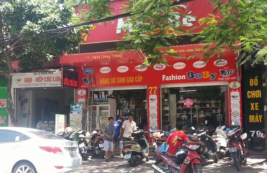 Tạm giữ hình sự người đàn ông đập 7 hộp sữa trước siêu thị - 3
Siêu thị Tú Bắc - nơi xảy ra vụ việc.