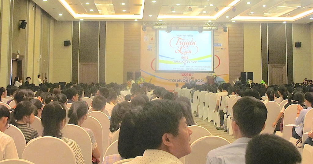Tiếp lửa du học cho học sinh Nghệ Tĩnh - 1
Hơn 800 phụ huynh, học sinh đến từ 2 tỉnh Nghệ An và Hà Tĩnh tham dự Hội thảo du học.