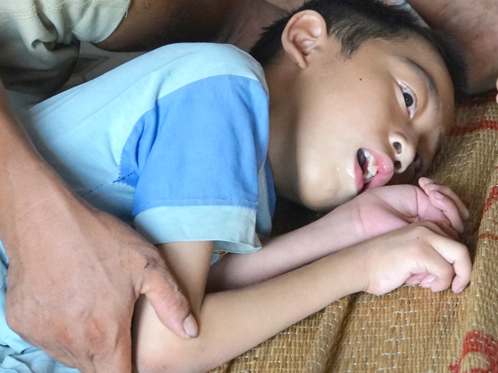 Khổ đau ở một gia đình liêu xiêu vì... bệnh - 5 Nỗi đau không nói nên lời.