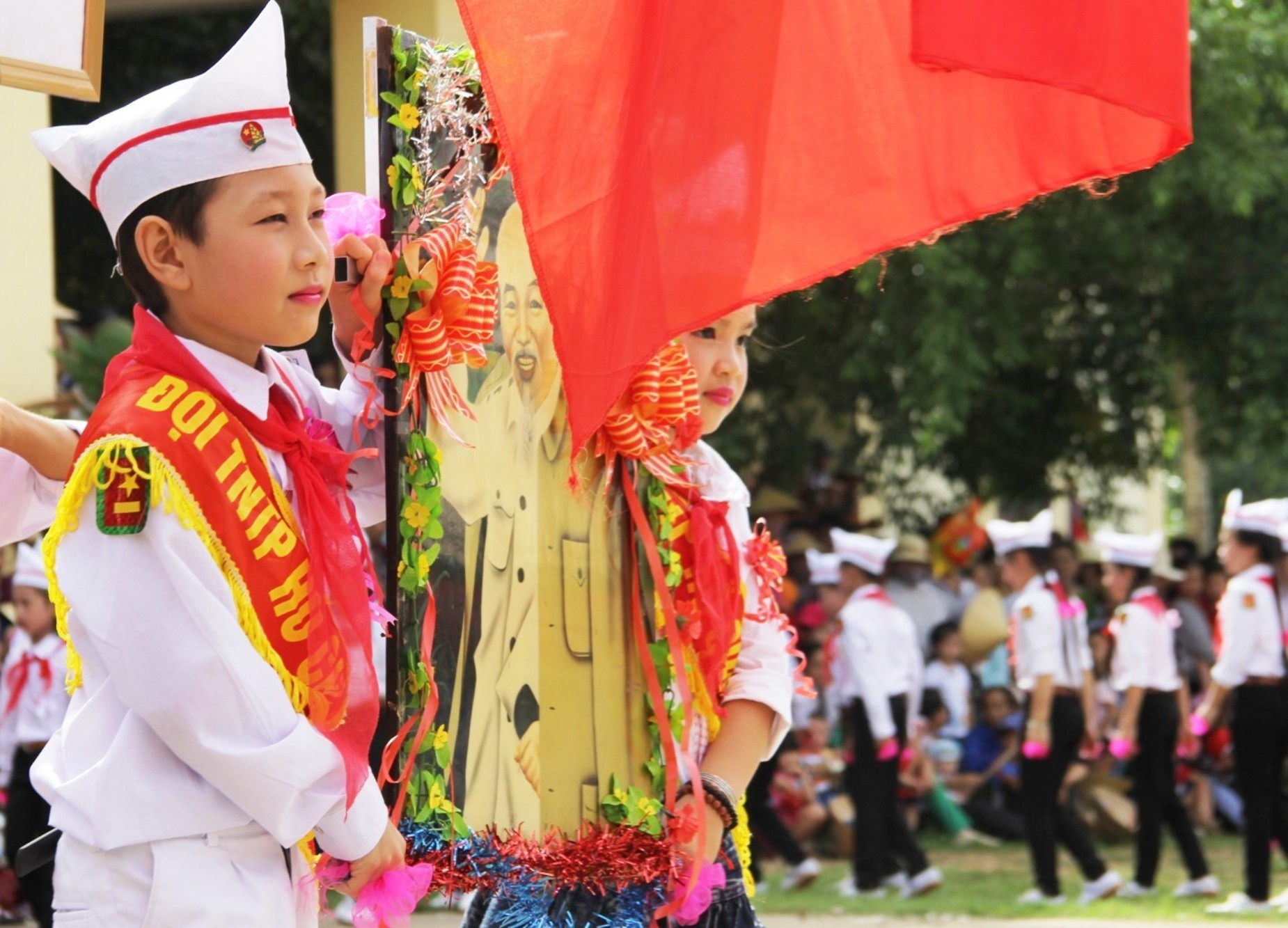 Thiếu nhi rước ảnh Bác Hồ trong ngày Lễ trọng đại của đất nước.
