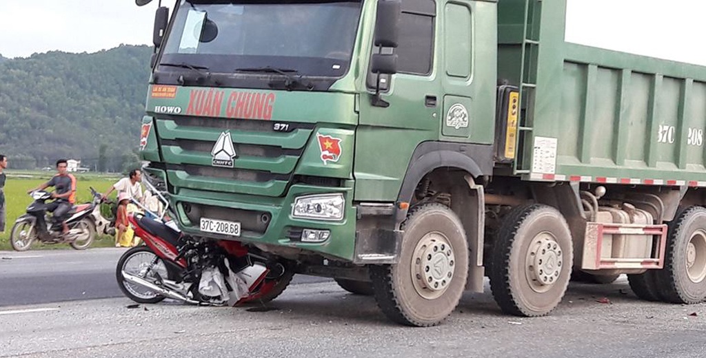 30 phút, 3 người thương vong vì tai nạn giao thông - 1