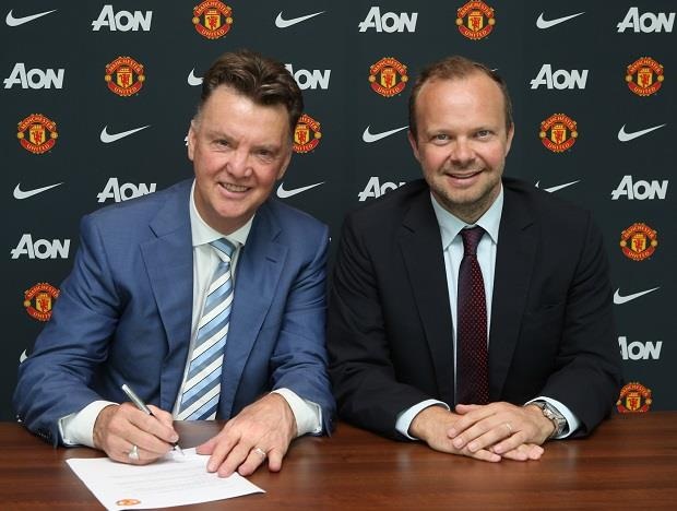 Man Utd hướng đến doanh thu kỷ lục ở mùa giải 2015-16 - 1 Phó chủ tịch Ed Woodward đang Man Utd kiếm về những bản hợp đồng béo bở