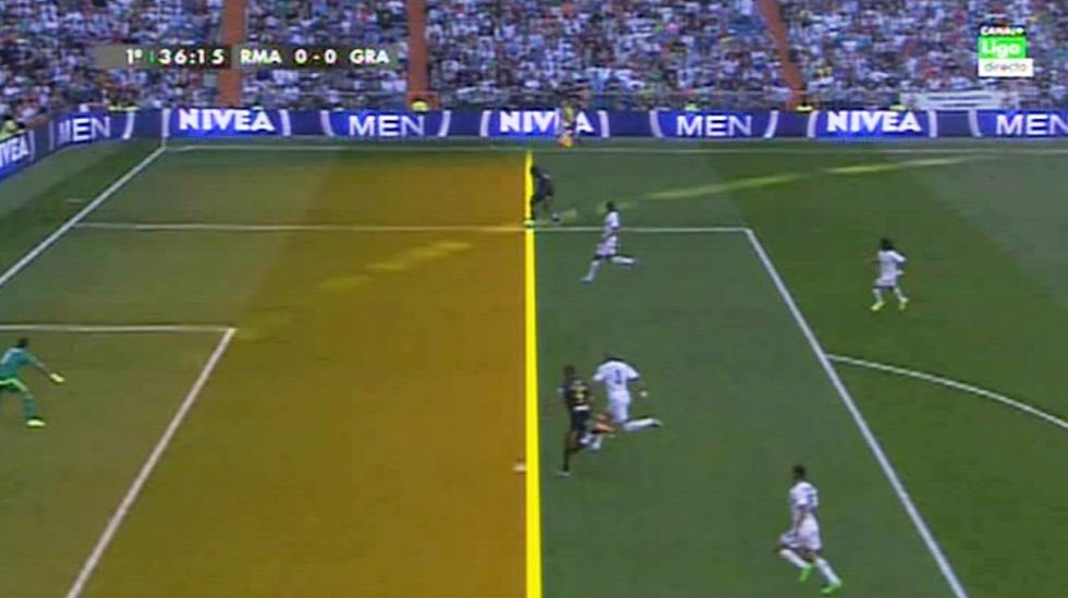 Tranh cãi: Hai quyết định sai giúp Real Madrid chiến thắng - 1 Hình ảnh cho thấy cầu thủ Granada chưa việt vị