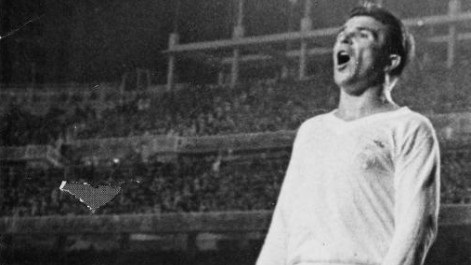 Puskas: Ngôi sao sáng của bóng đá Hungary những năm thập niên 1940 và 1950. Ông chính là hạt nhân tạo nên đội tuyển được biết đến dưới biệt danh Những người Hungary ma thuật từng khiến cả thế giới khiếp đảm. Điều đặc biệt, Puskas gia nhập Real Madrid khi đã 31 nhưng vẫn tỏa sáng rực rỡ và cùng đồng đội chinh phục 3 chức vô địch châu Âu. Trong 21 năm chơi bóng, ông từng sút tung lưới đối phương tới 754 lần sau 746 trận đấu chính thức.