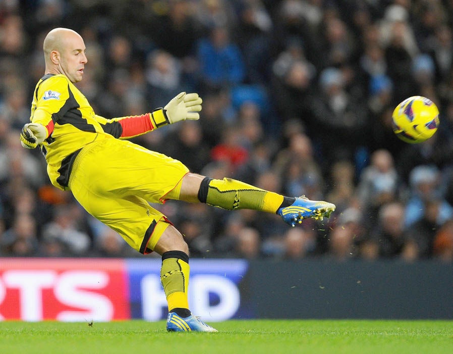 6. Từ khi Pepe Reina rời sân Anfield, Liverpool vẫn chưa thể tìm được người thay thế anh. Reina có thành tích ấn tượng trong thời gian đứng trong khung gỗ đội bóng vùng Merseyside, khi giữ sạch lưới 134/285 trận.