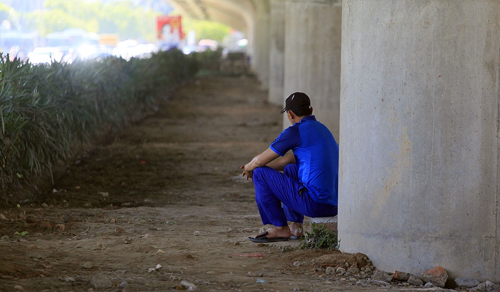 
Không gian mát mẻ dưới gầm cầu đường trên cao.
