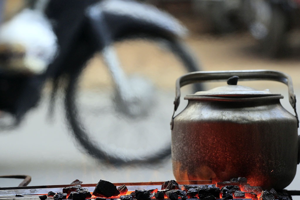 
Hơi nóng toả ra từ lò nung.
