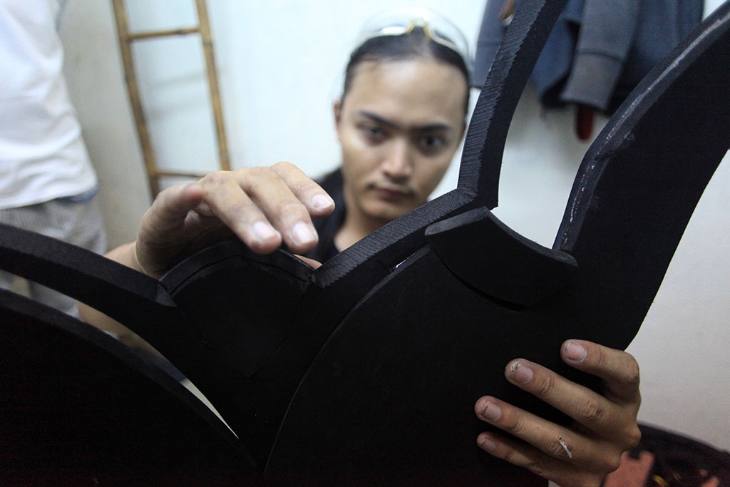 
Hàn Phi Tuyết (tên thật là Trọng Tuyển) đam mê áo giáp từ khi mới học lớp 1. Lúc đó, cậu bé Trọng Tuyển đã mơ ước làm áo giáp, mũ cho những mô hình đồ chơi của mình.
