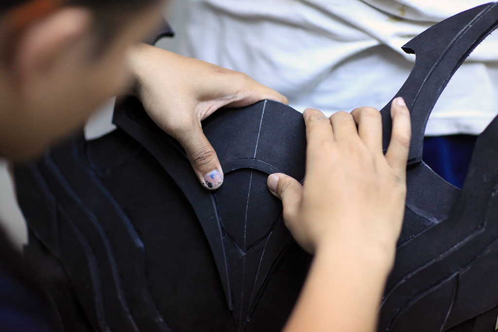 
Hiện tại, dù cơ ngơi còn hạn chế, anh vẫn quyết tâm theo nghề. Anh mong tương lai sẽ có được sản xuất đồ hoá trang cho trẻ em Việt Nam thay vì những món đồ ngoại nhập khó kiểm soát nguồn gốc cùng độ an toàn.
