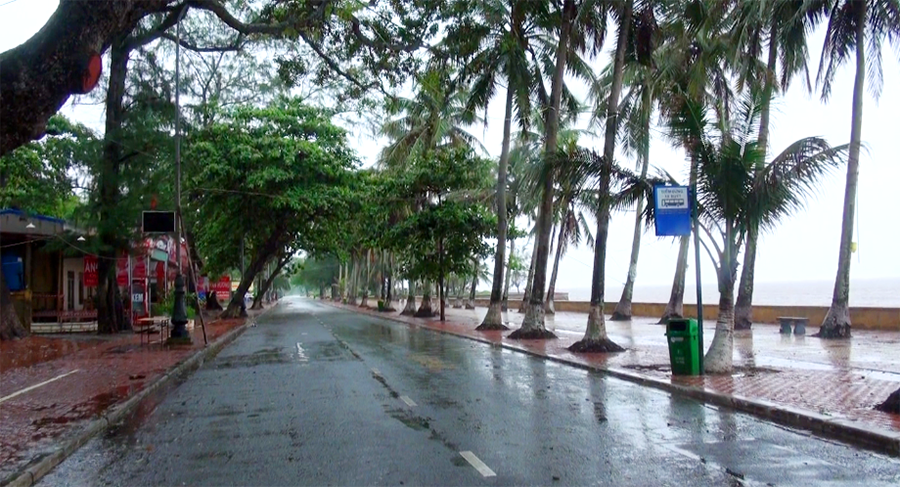 Đồ Sơn “nín thở” chờ bão đổ bộ - 9
Bờ biển Đồ Sơn nín thở chờ bão đổ bộ.