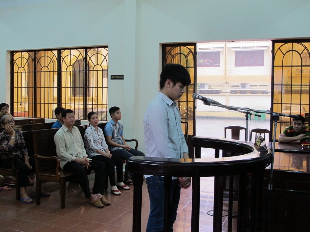 Đâm chết anh trai trong bữa cơm - 1 Vũ Đức Thắng bị VKS ND tỉnh Đồng Nai truy tố tội “Giết người” theo khoản 2, điểu 93, BLHS (bị phạt tù từ 7 năm đến 15 năm)